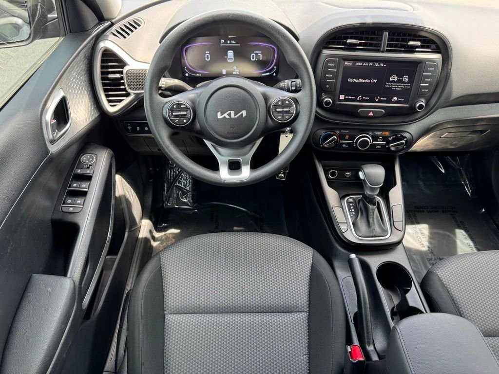 Used 2025 Kia Soul LX FWD image 16