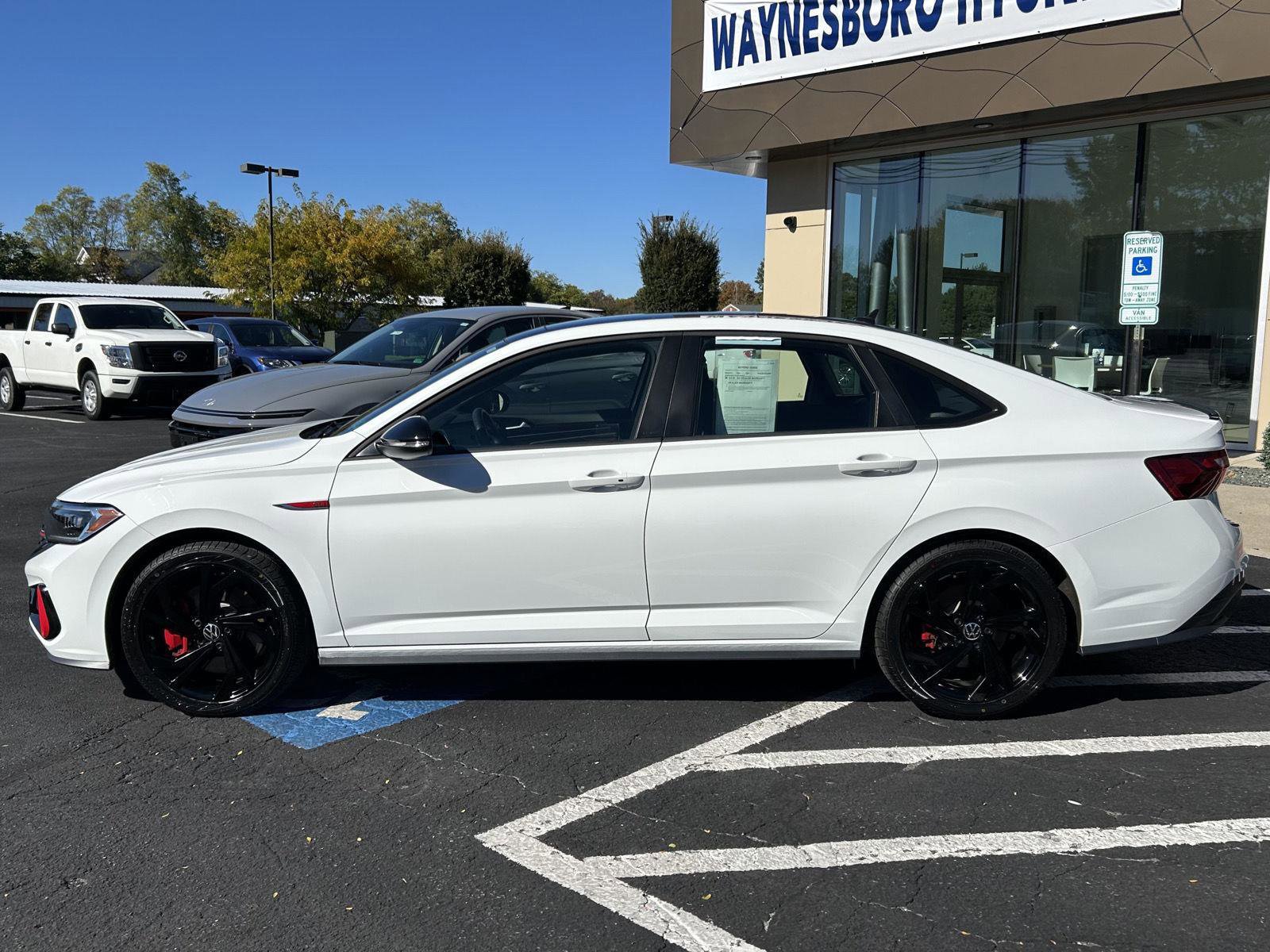 Used 2023 Volkswagen Jetta GLI Autobahn image 3