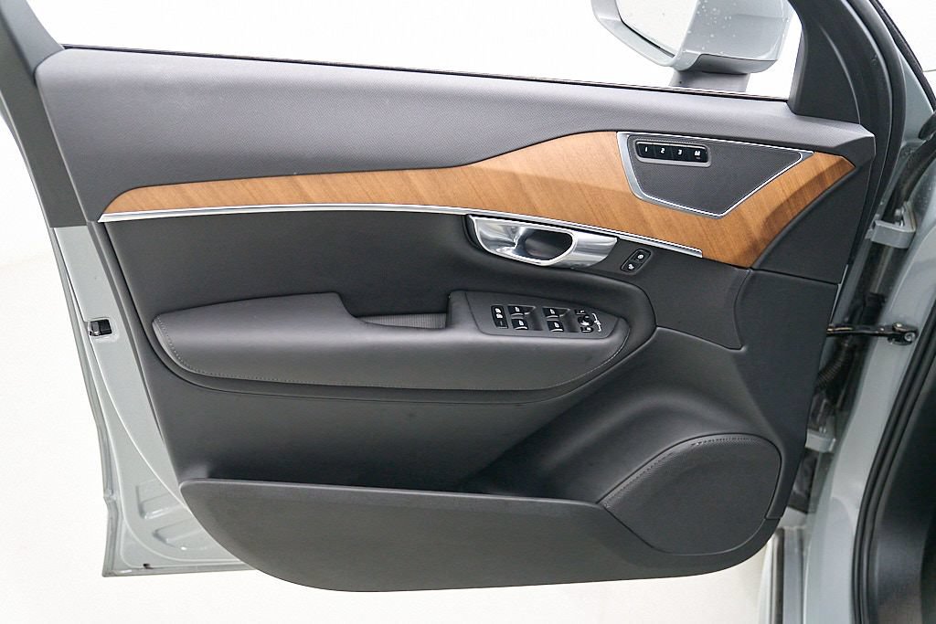 Certified 2025 Volvo XC90 B6 Plus AWD/4WD image 10