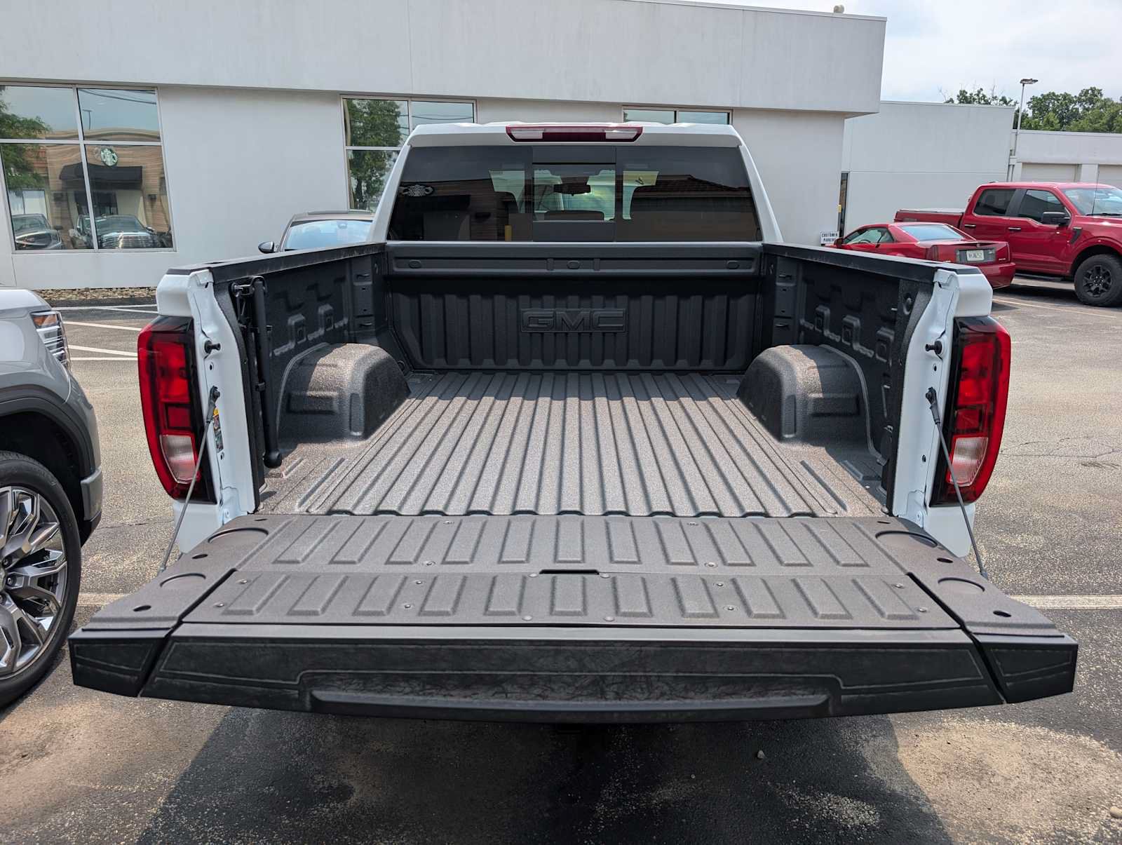 New 2026 GMC Sierra 1500 Elevation w/ Preferred Package AWD/4WD image 8