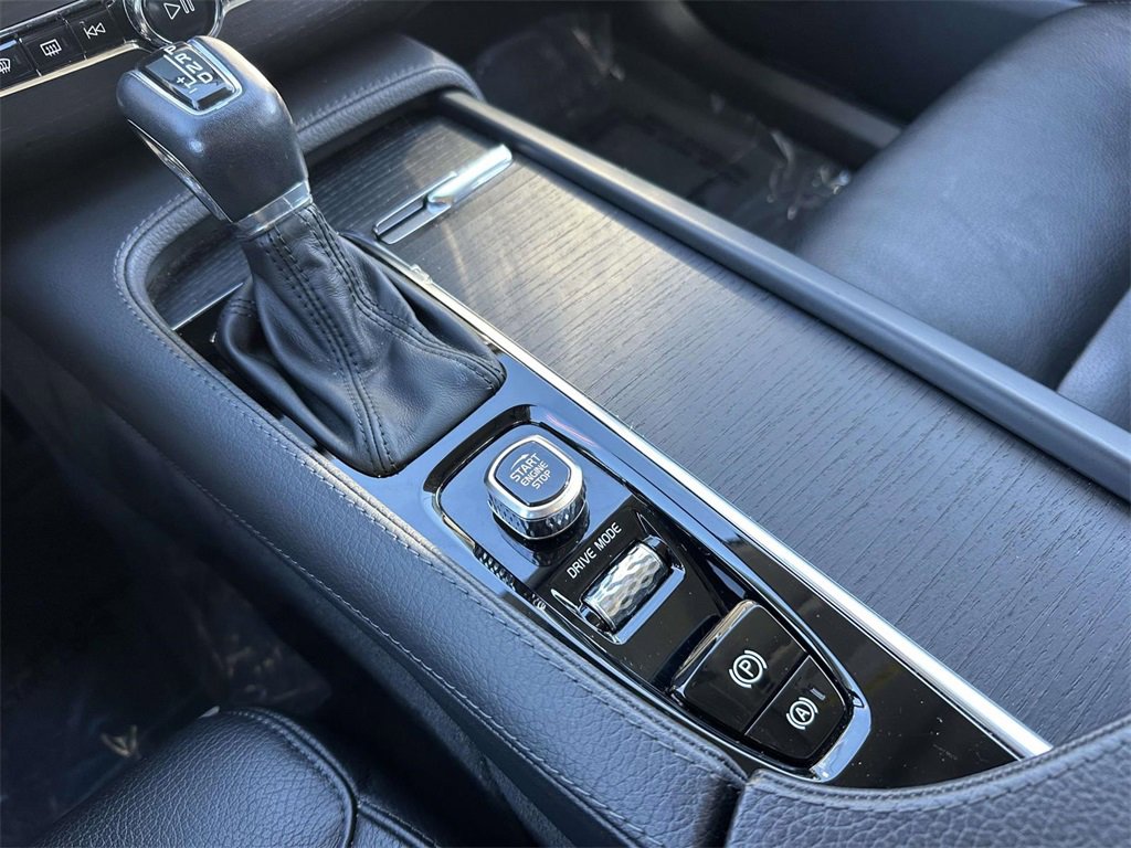 Used 2020 Volvo XC90 T6 Momentum image 6