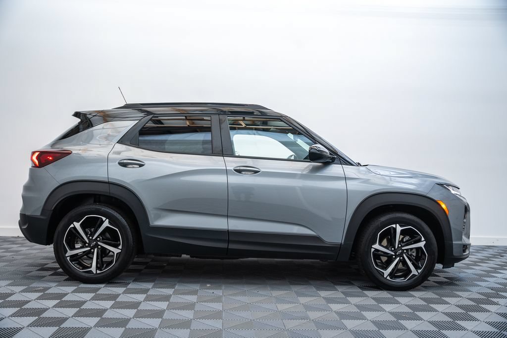 Used 2023 Chevrolet TrailBlazer RS w/ Sun and Liftgate Package FWD image 4
