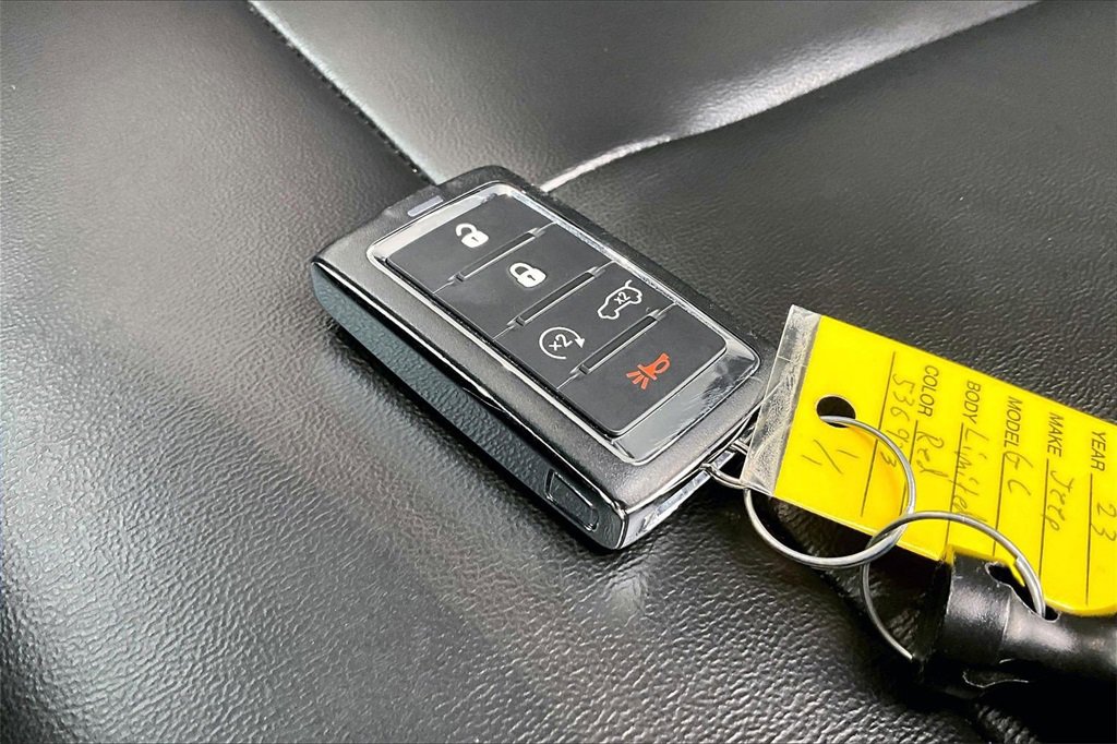 Used 2023 Jeep Grand Cherokee Limited w/ Black Appearance Package image 11