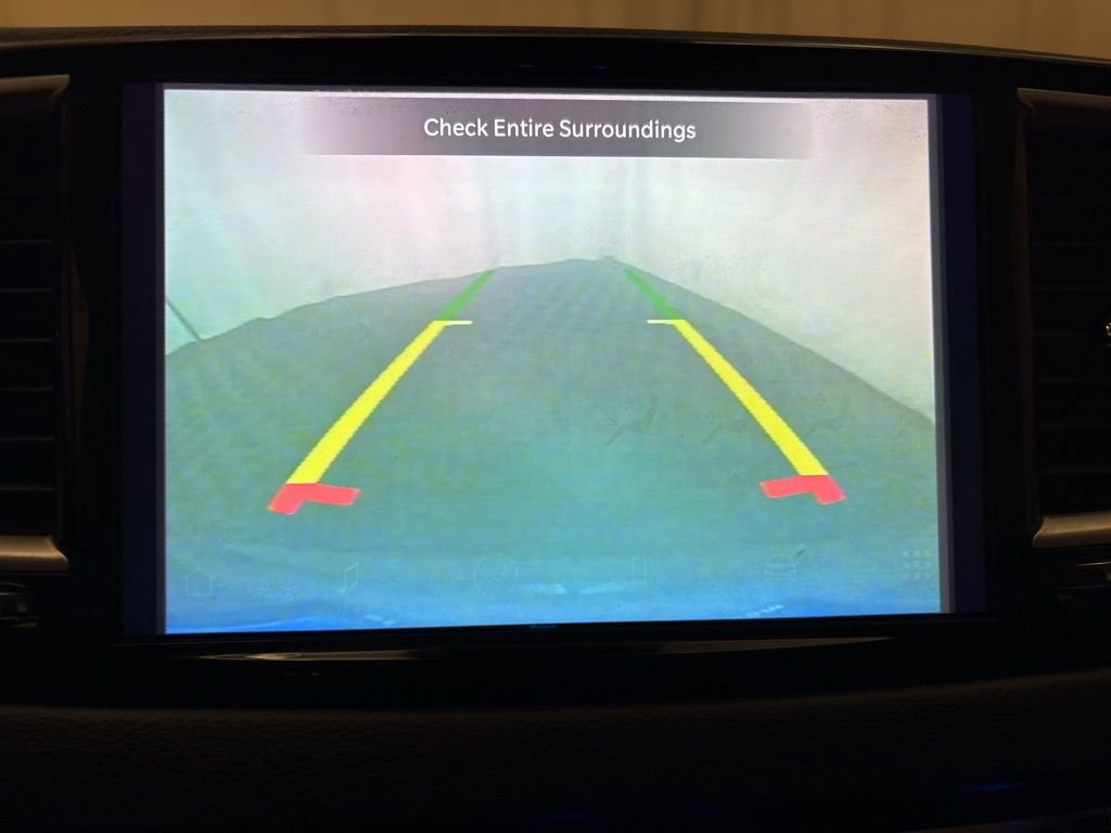 Used 2023 Chrysler Pacifica Touring-L image 18