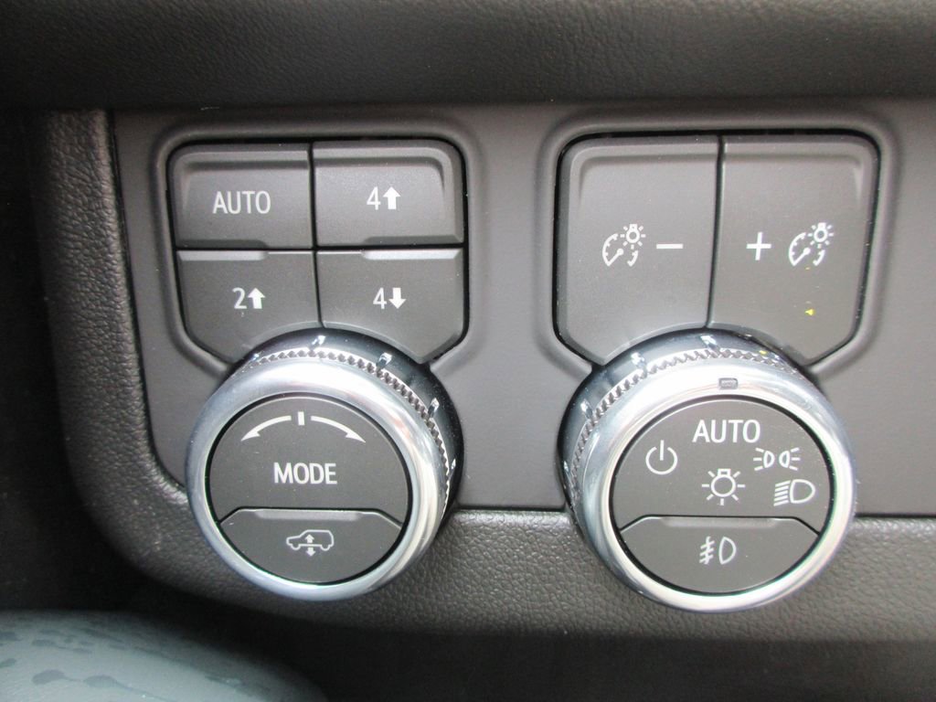 New 2026 GMC Yukon AT4 image 17