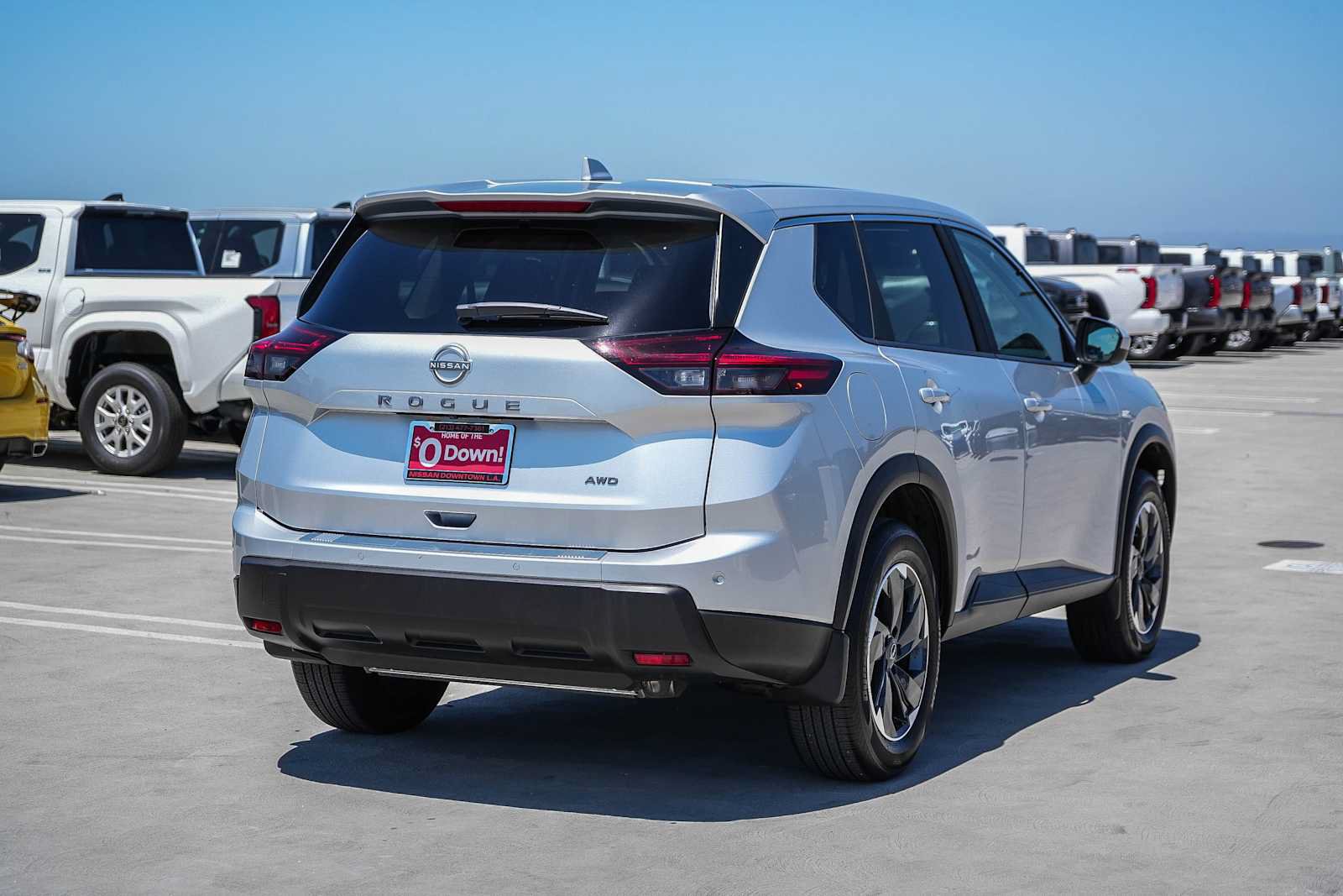 Used 2025 Nissan Rogue SV AWD/4WD image 6