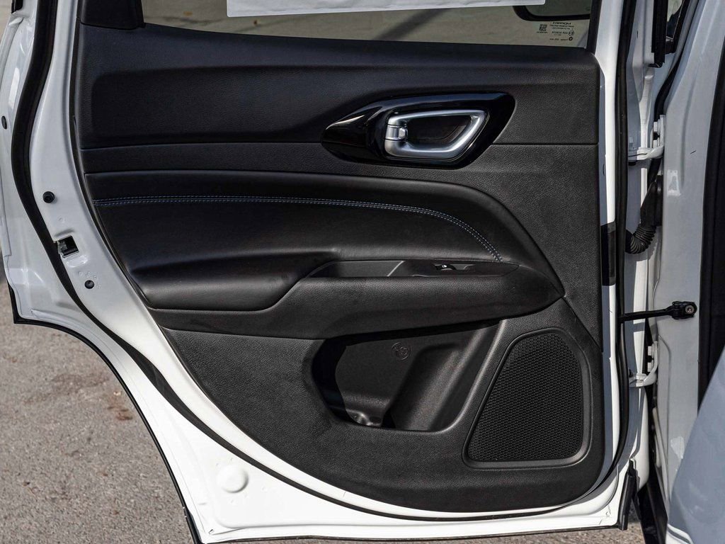 New 2026 Jeep Compass Latitude image 7