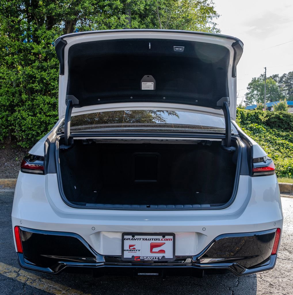 Used 2024 BMW i7 xDrive60 image 28