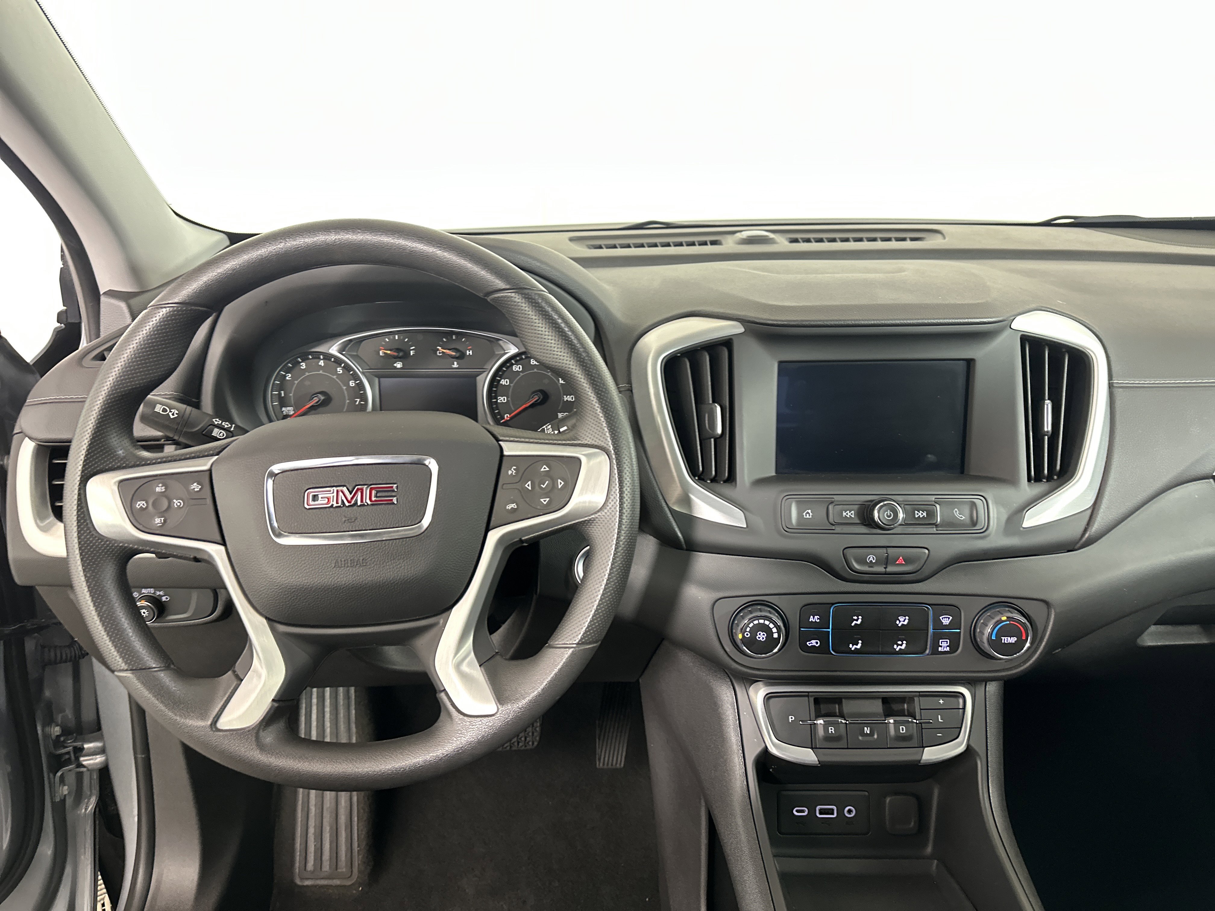Used 2023 GMC Terrain SLE image 3