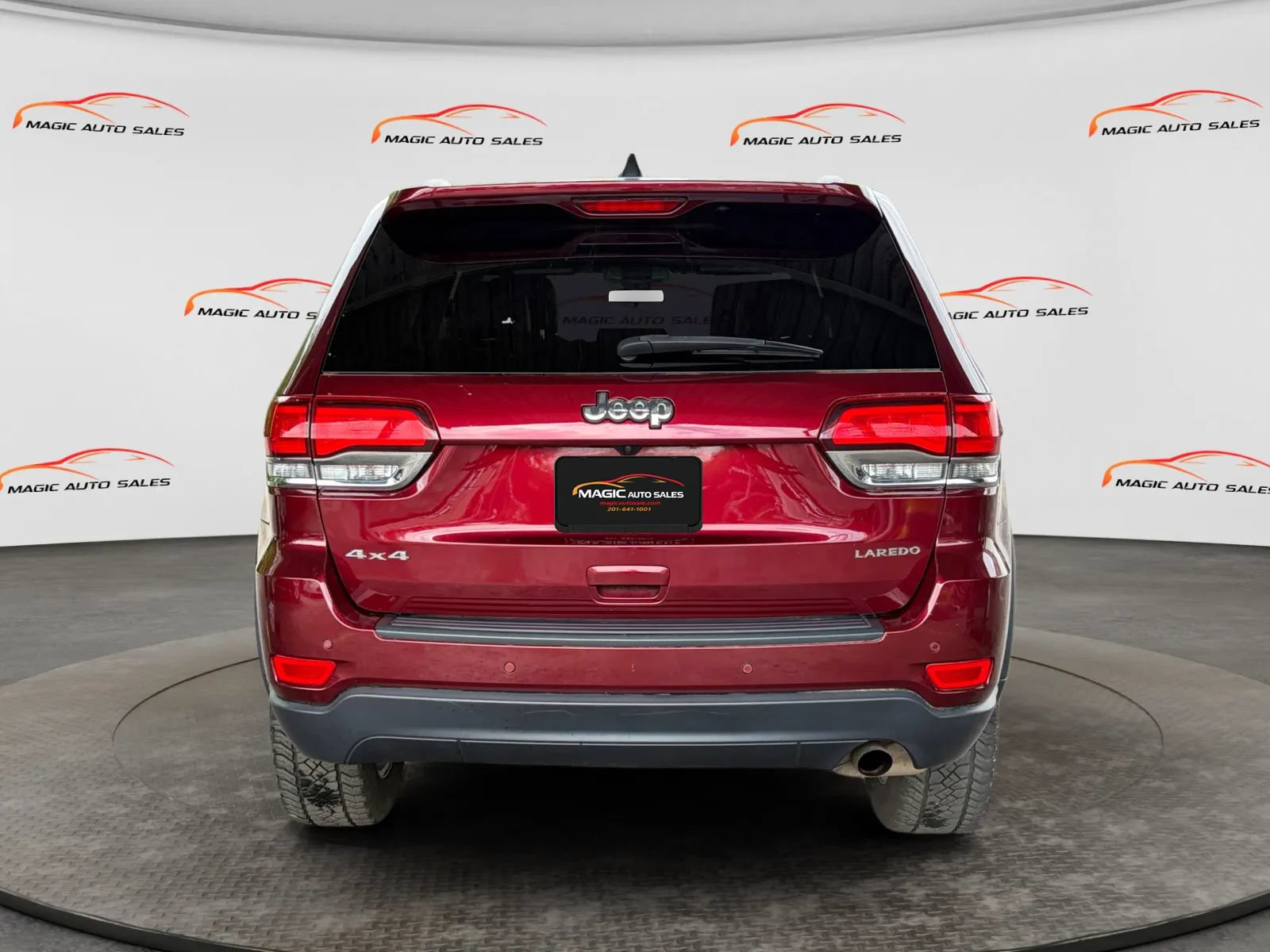 Used 2021 Jeep Grand Cherokee Laredo X AWD/4WD image 9