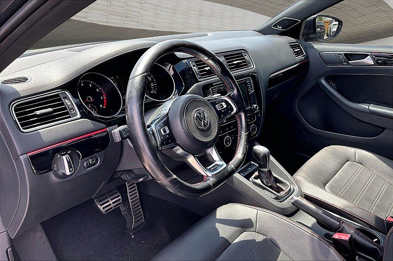 Used 2017 Volkswagen Jetta GLI FWD image 11