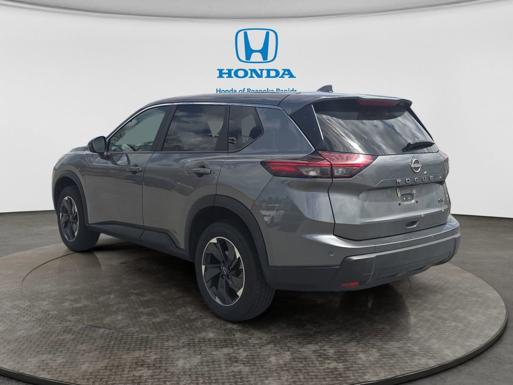 Used 2024 Nissan Rogue SV FWD image 3