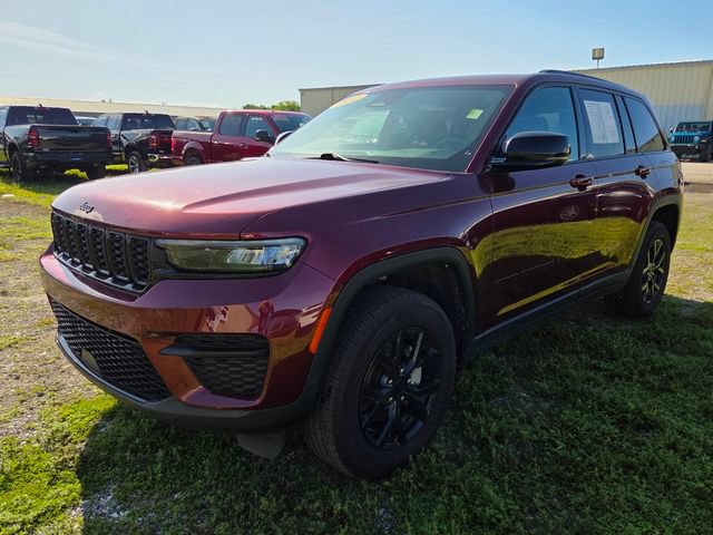 Used 2024 Jeep Grand Cherokee Altitude AWD/4WD image 3