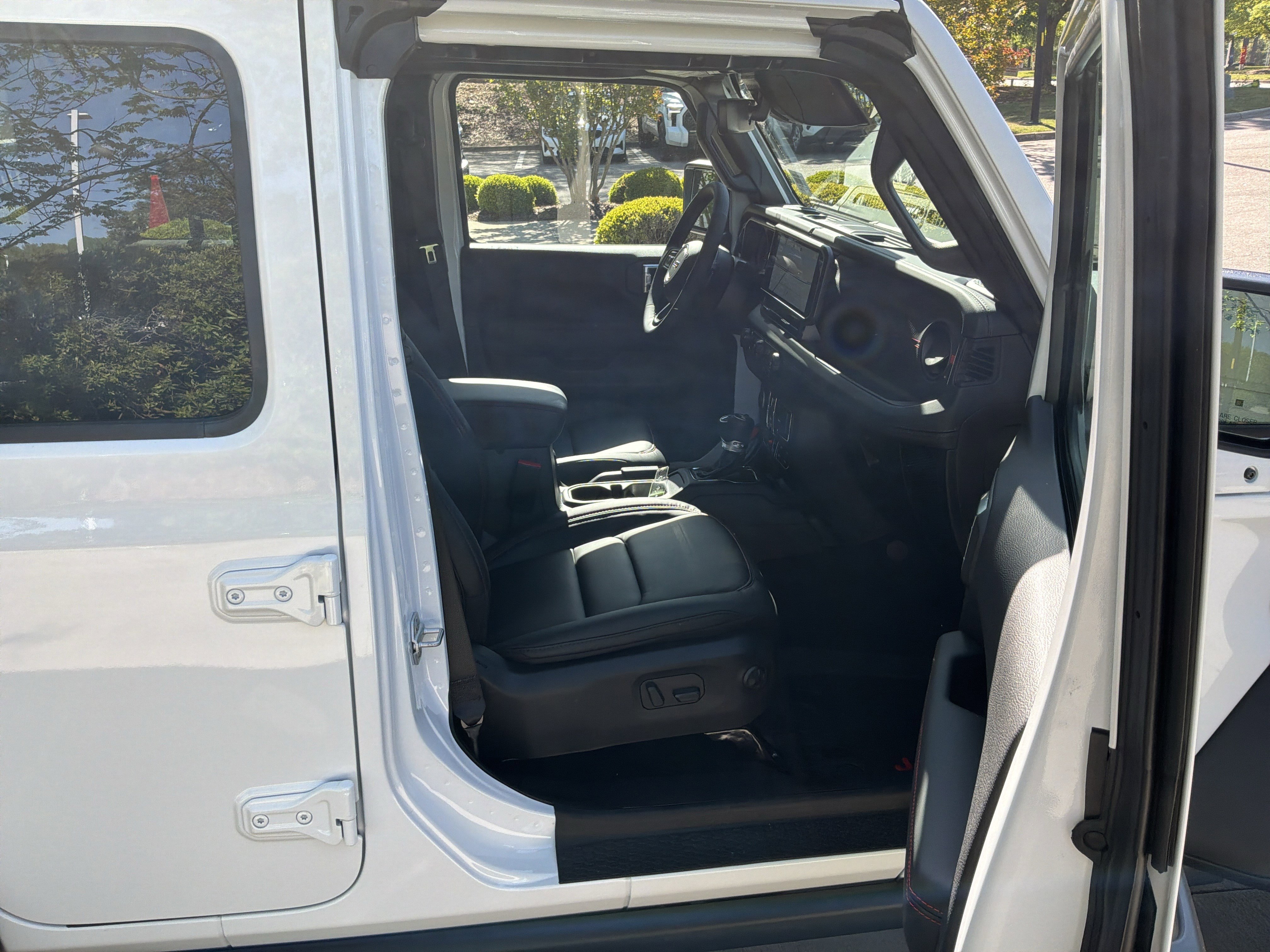 Used 2026 Jeep Wrangler Unlimited Rubicon w/ Safety Group AWD/4WD image 33