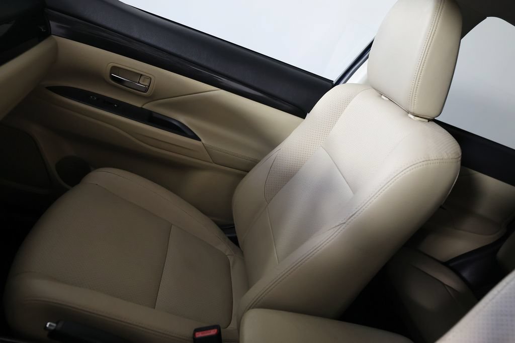 Used 2018 Mitsubishi Outlander SE FWD image 33