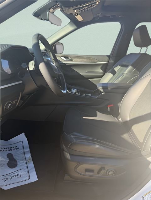 New 2026 Jeep Grand Cherokee Altitude image 12