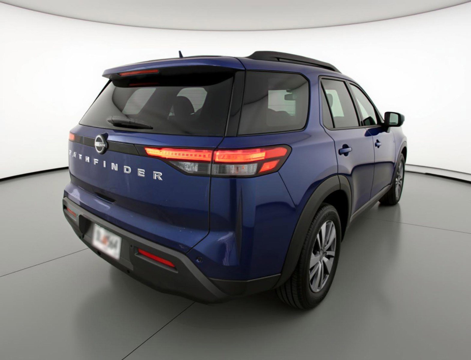 Used 2025 Nissan Pathfinder SV image 9