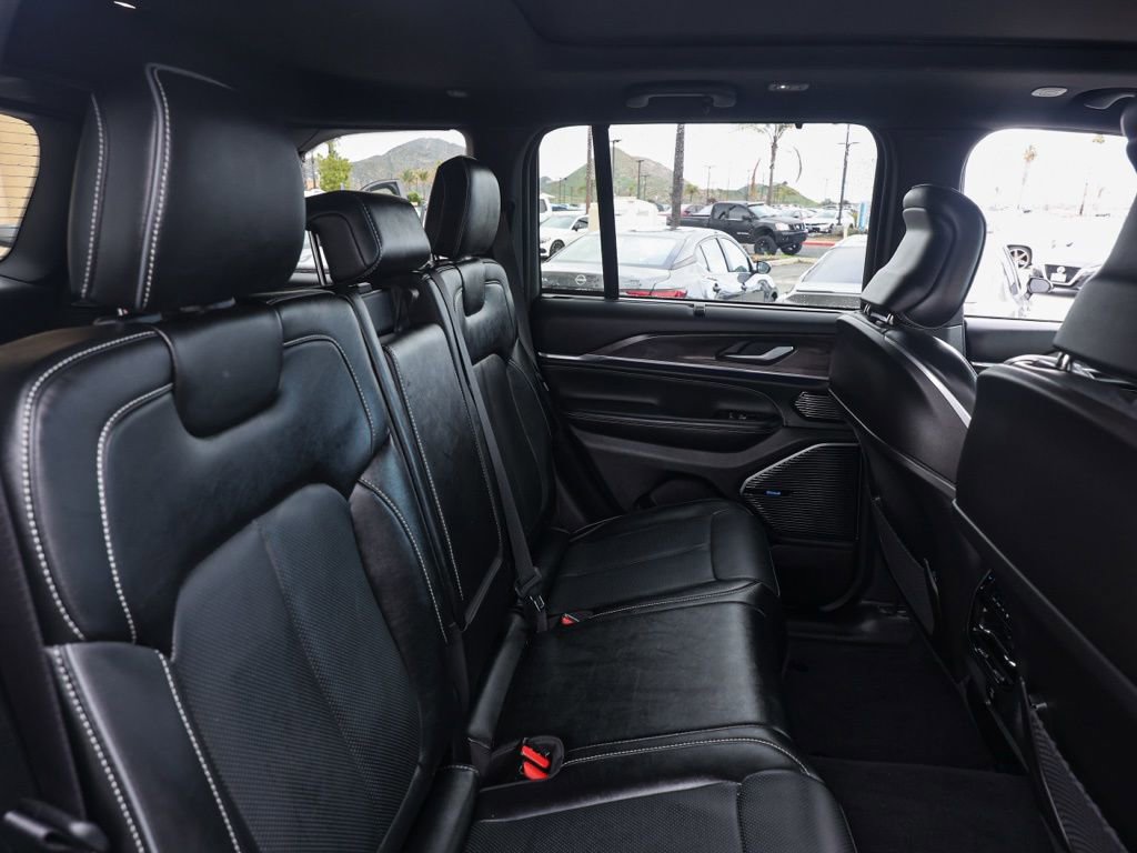 Used 2024 Jeep Grand Cherokee Overland w/ Luxury Tech Group IV image 17