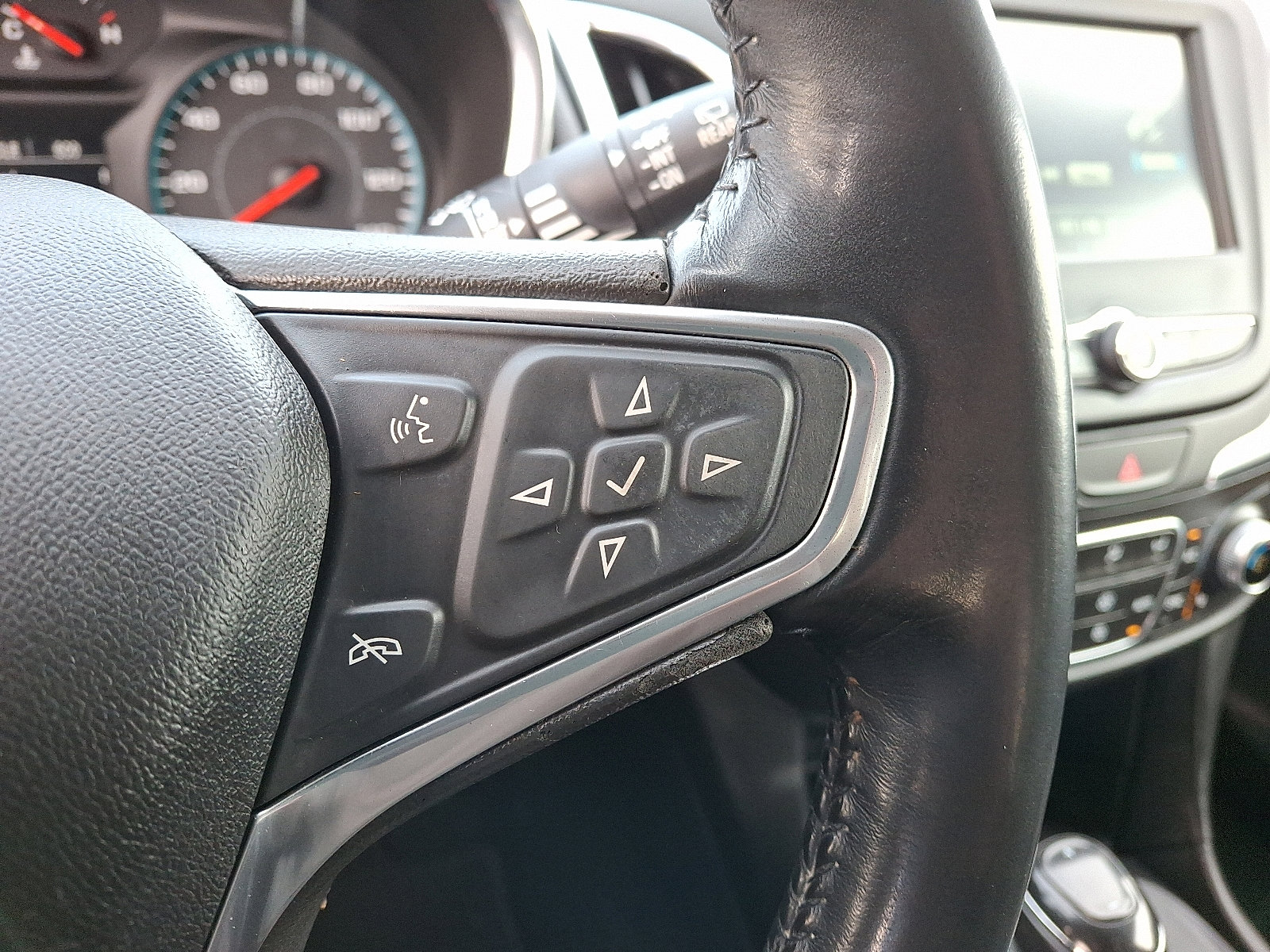 Used 2018 Chevrolet Equinox LT image 21