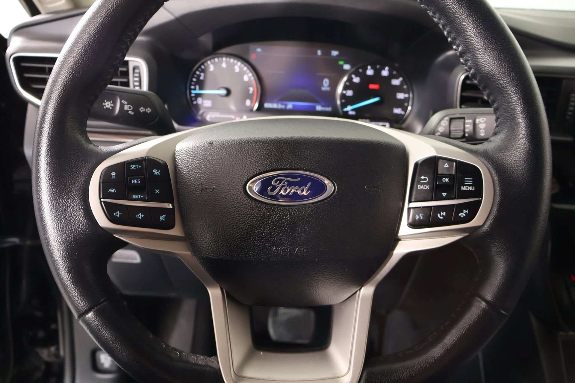 Used 2023 Ford Explorer Limited AWD/4WD image 3