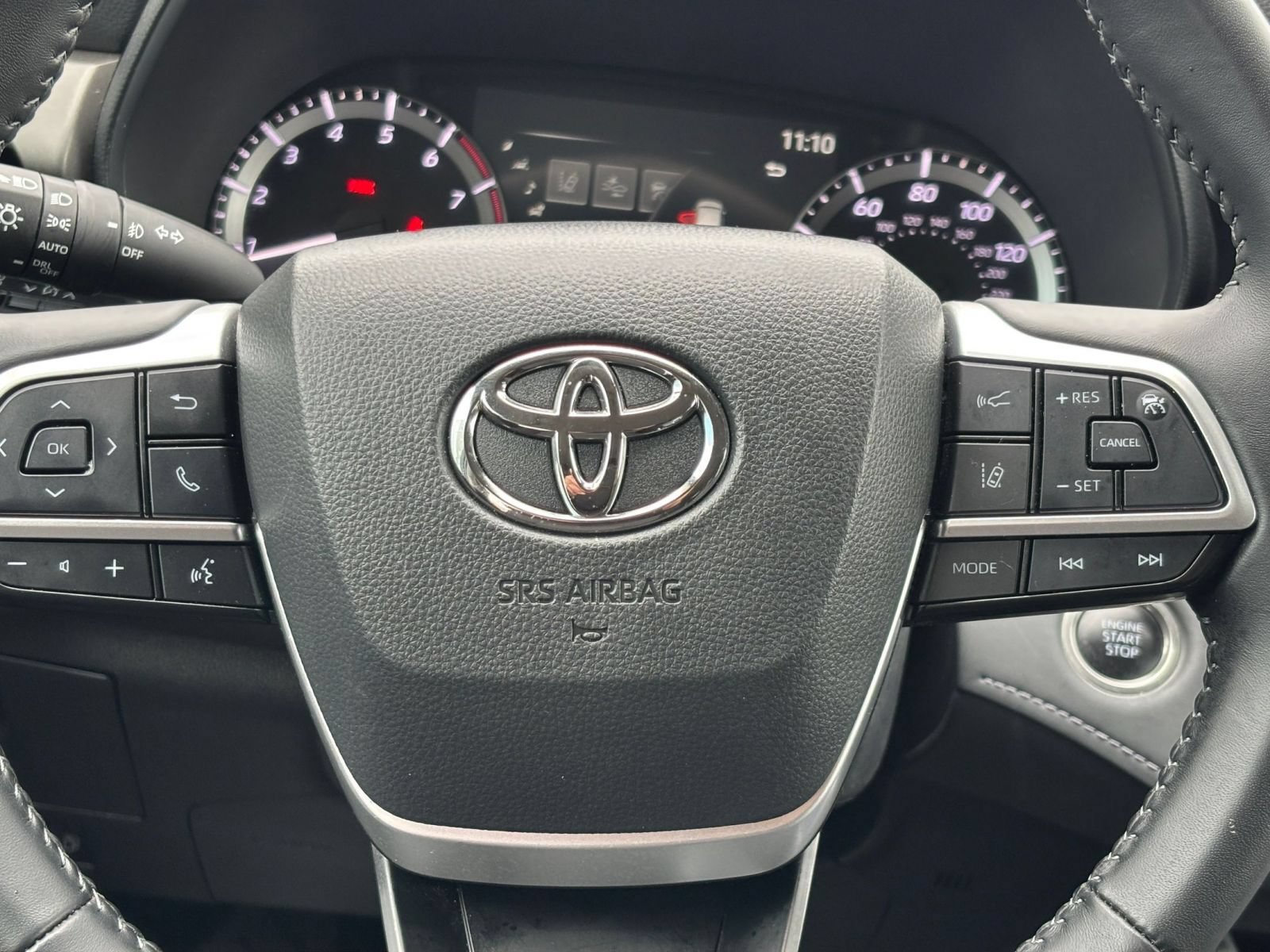 Used 2025 Toyota Highlander LE FWD image 26