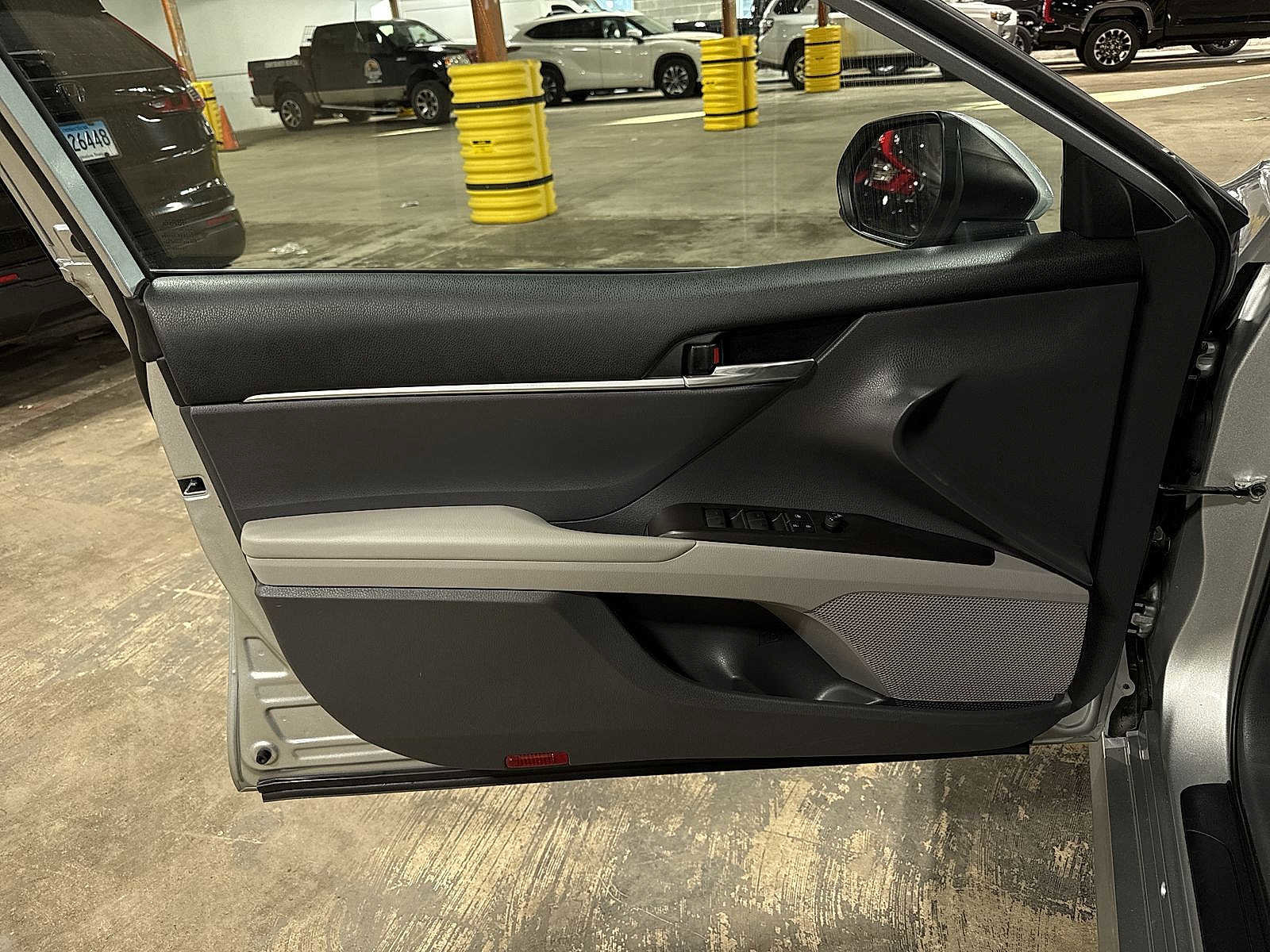 Used 2021 Toyota Camry LE image 29