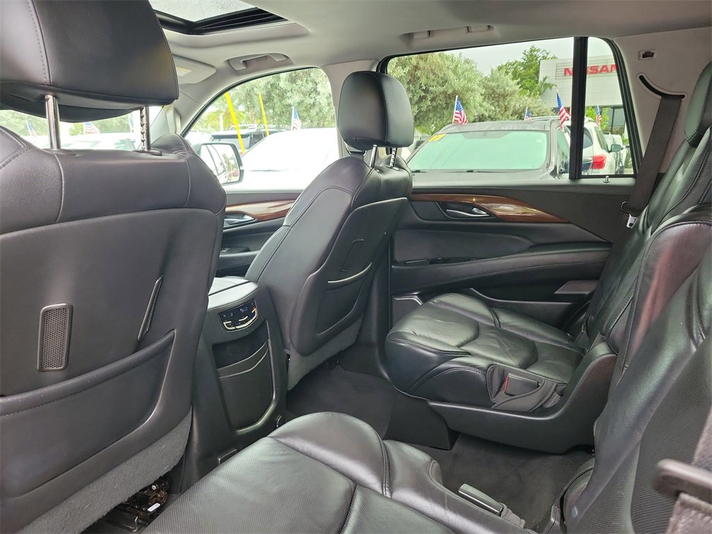 Used 2018 Cadillac Escalade Luxury image 8