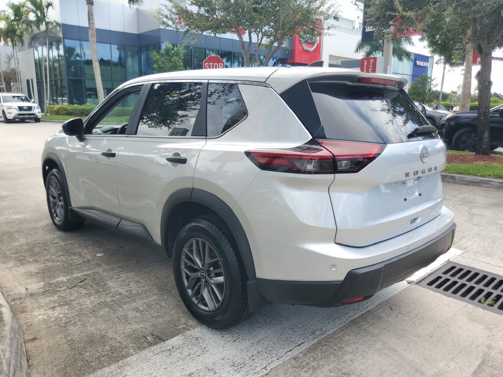 Certified 2024 Nissan Rogue S FWD image 4