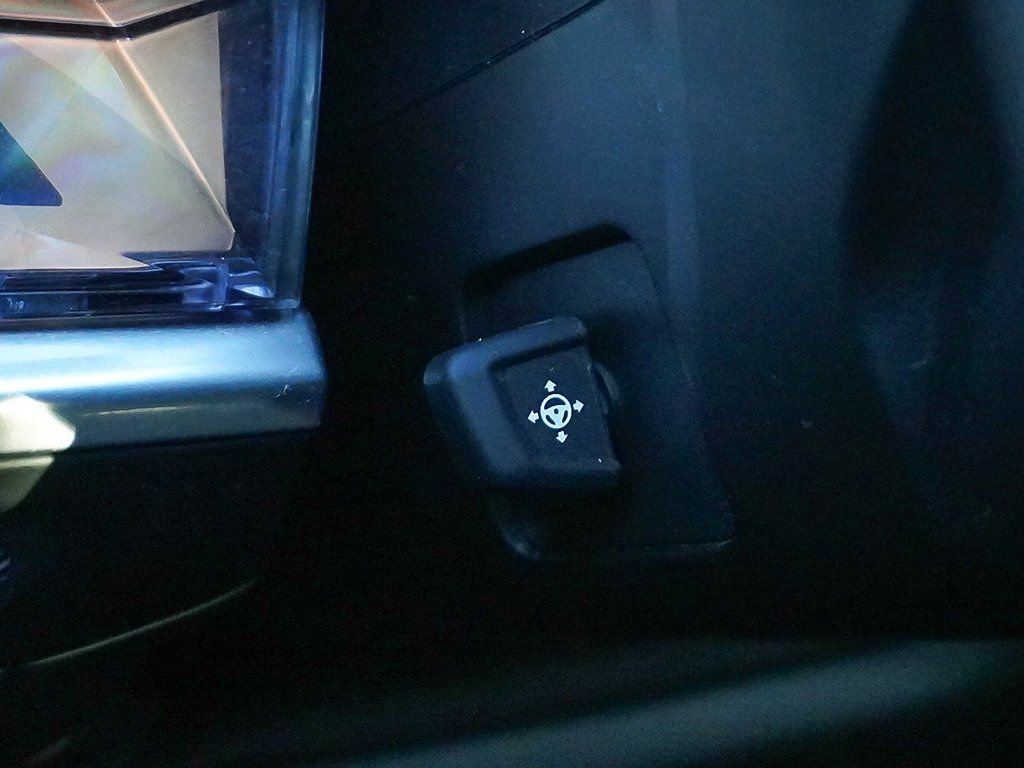 Used 2023 BMW 760i xDrive w/ Parking Assistance Package image 61