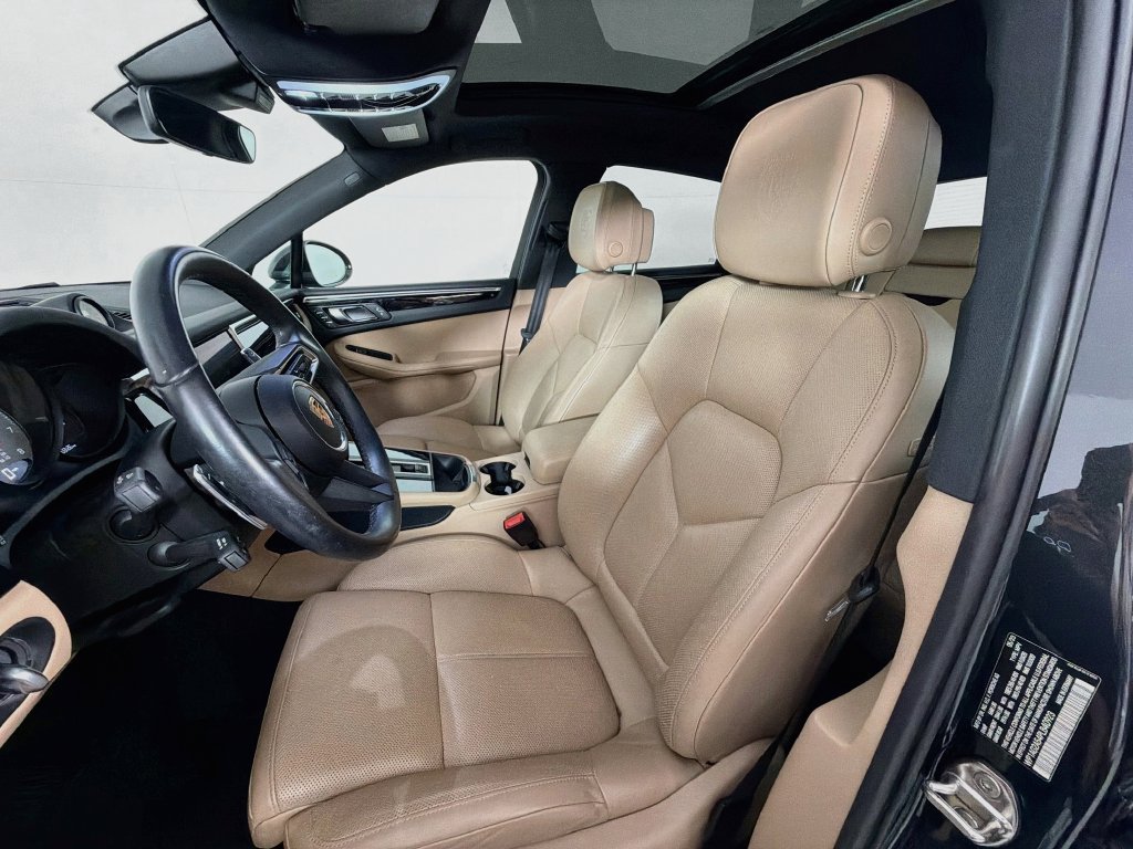 Certified 2023 Porsche Macan S AWD/4WD image 5
