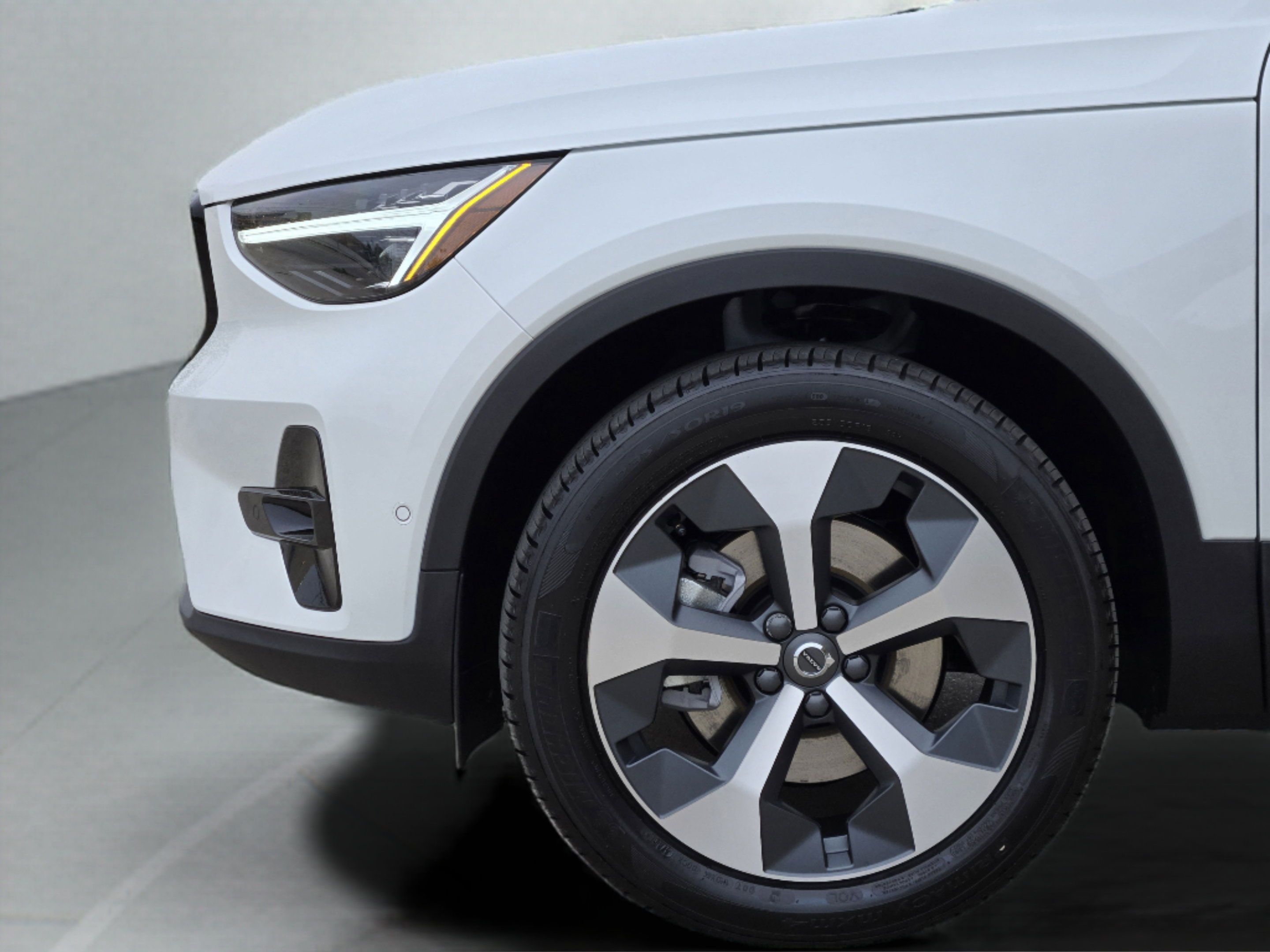 Used 2026 Volvo XC40 B5 Plus w/ Protection Package Premier AWD/4WD image 12