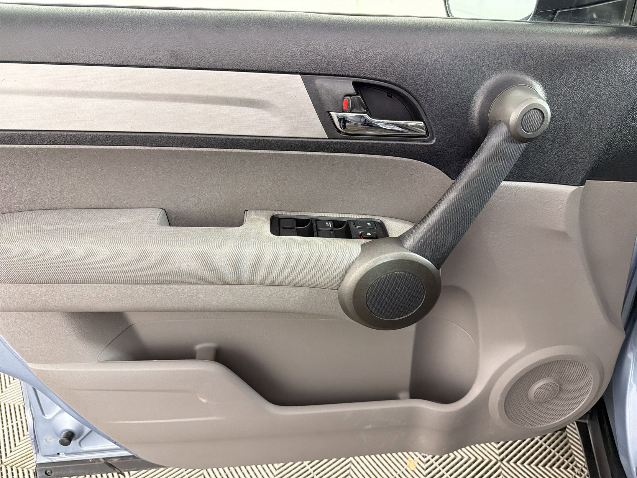 Used 2011 Honda CR-V LX image 13