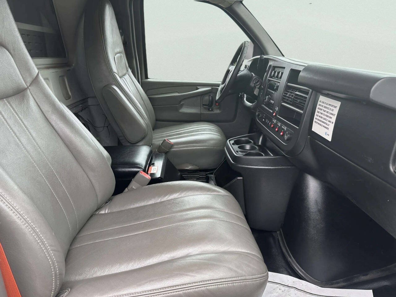 Used 2014 Chevrolet Express 2500 RWD image 17