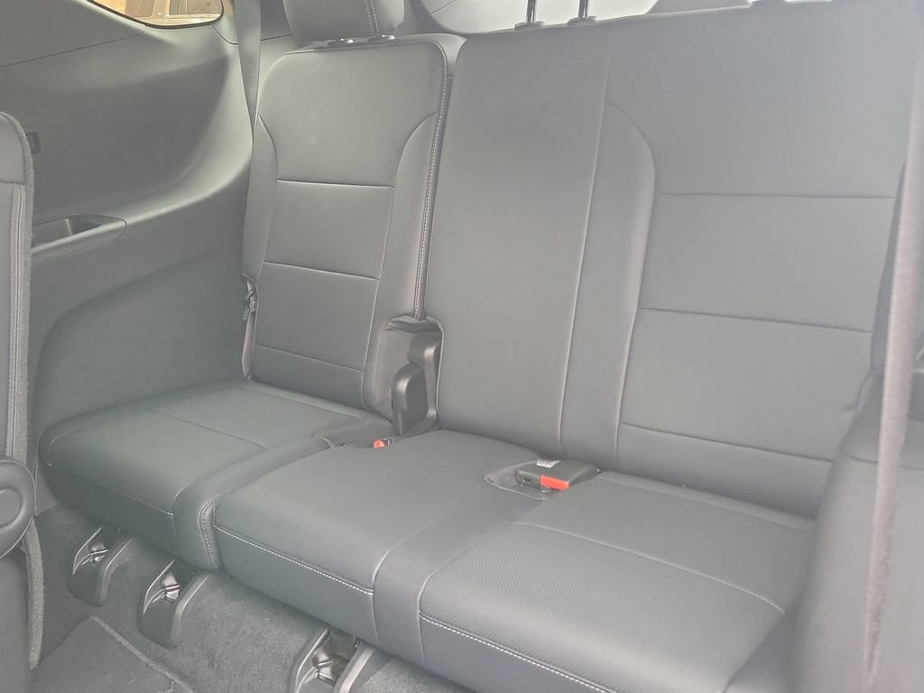 Used 2026 Chevrolet Traverse LT AWD/4WD image 16
