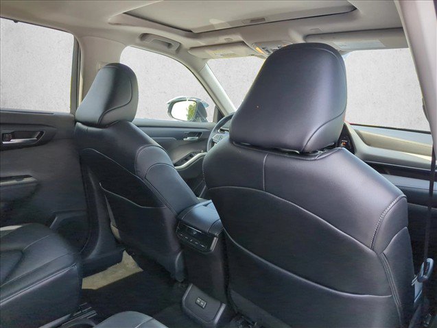 Used 2025 Toyota Highlander XLE AWD/4WD image 29