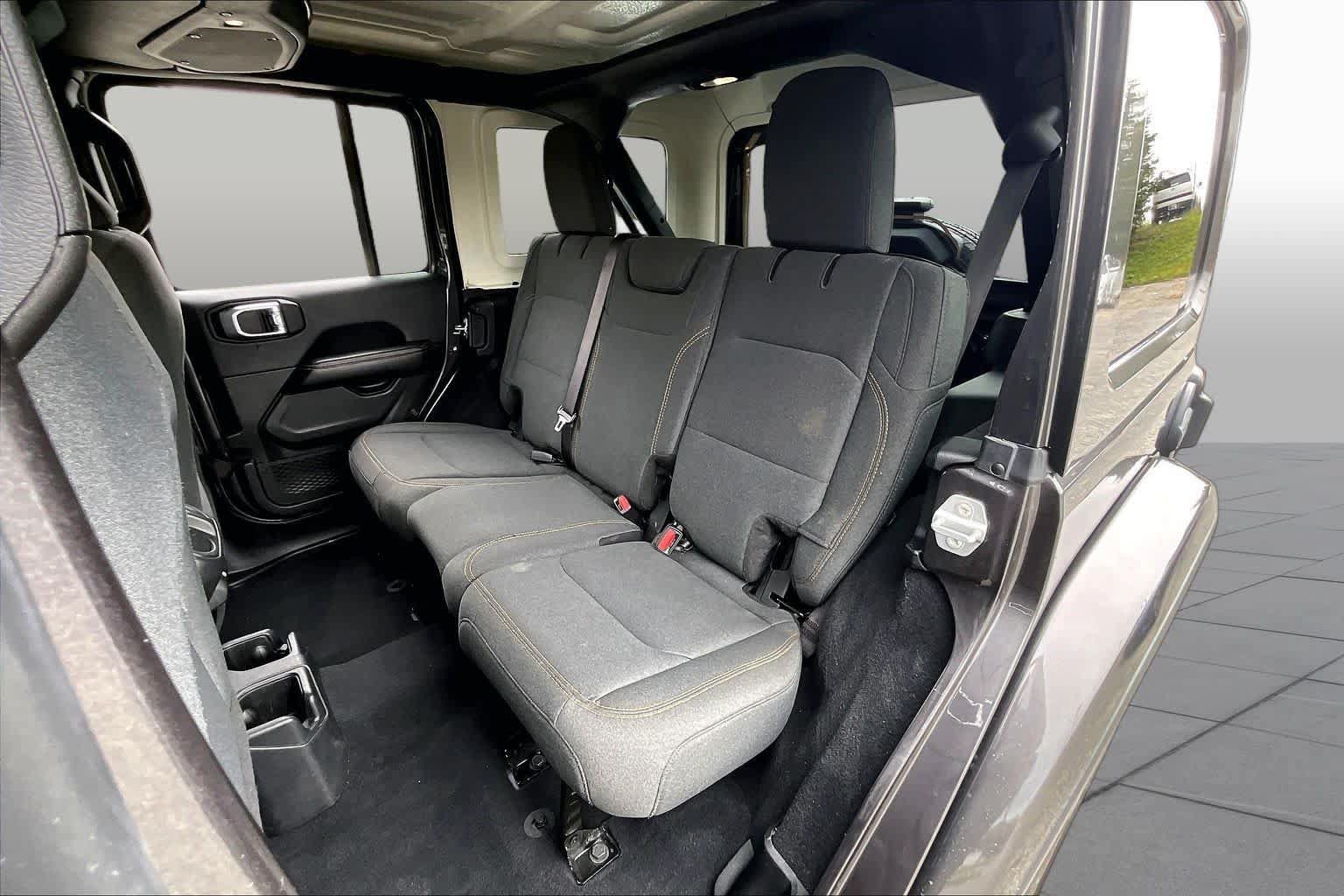 Used 2025 Jeep Wrangler Unlimited Sahara AWD/4WD image 20