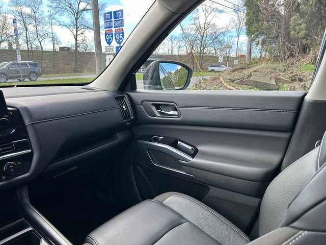 Certified 2023 Nissan Pathfinder SL w/ Black Appearance Package image 25