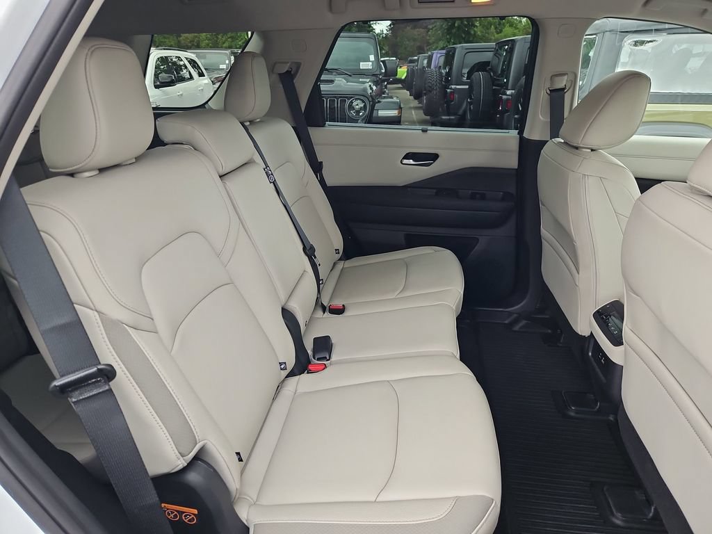 Used 2025 Nissan Pathfinder SL w/ Cargo Package AWD/4WD image 15