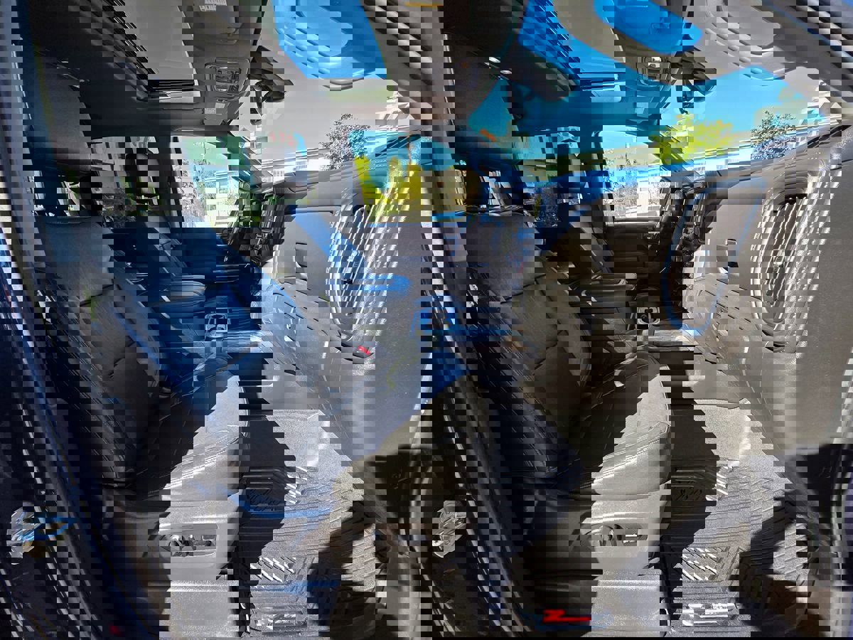 Used 2020 Chevrolet Silverado 2500 LTZ w/ LTZ Premium Package image 16