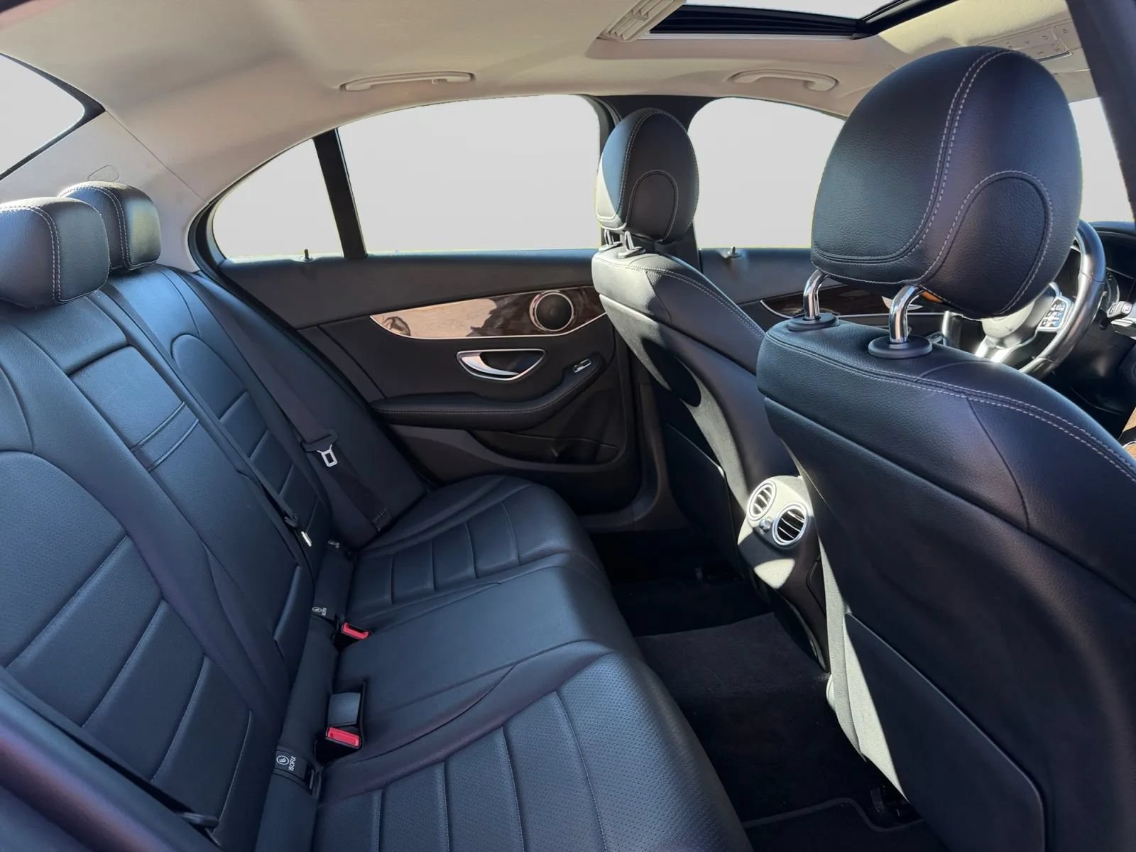 Used 2019 Mercedes-Benz C 300 4MATIC Sedan image 31
