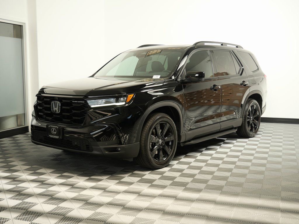 Used 2025 Honda Pilot Black Edition image 3