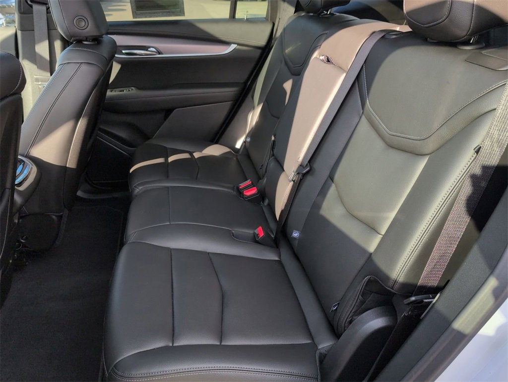 Used 2025 Cadillac XT6 Luxury image 23