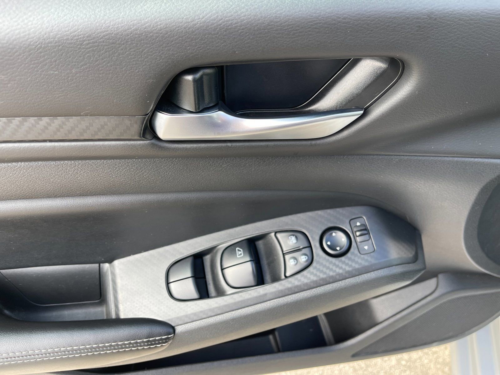 Used 2024 Nissan Altima 2.5 SV image 13