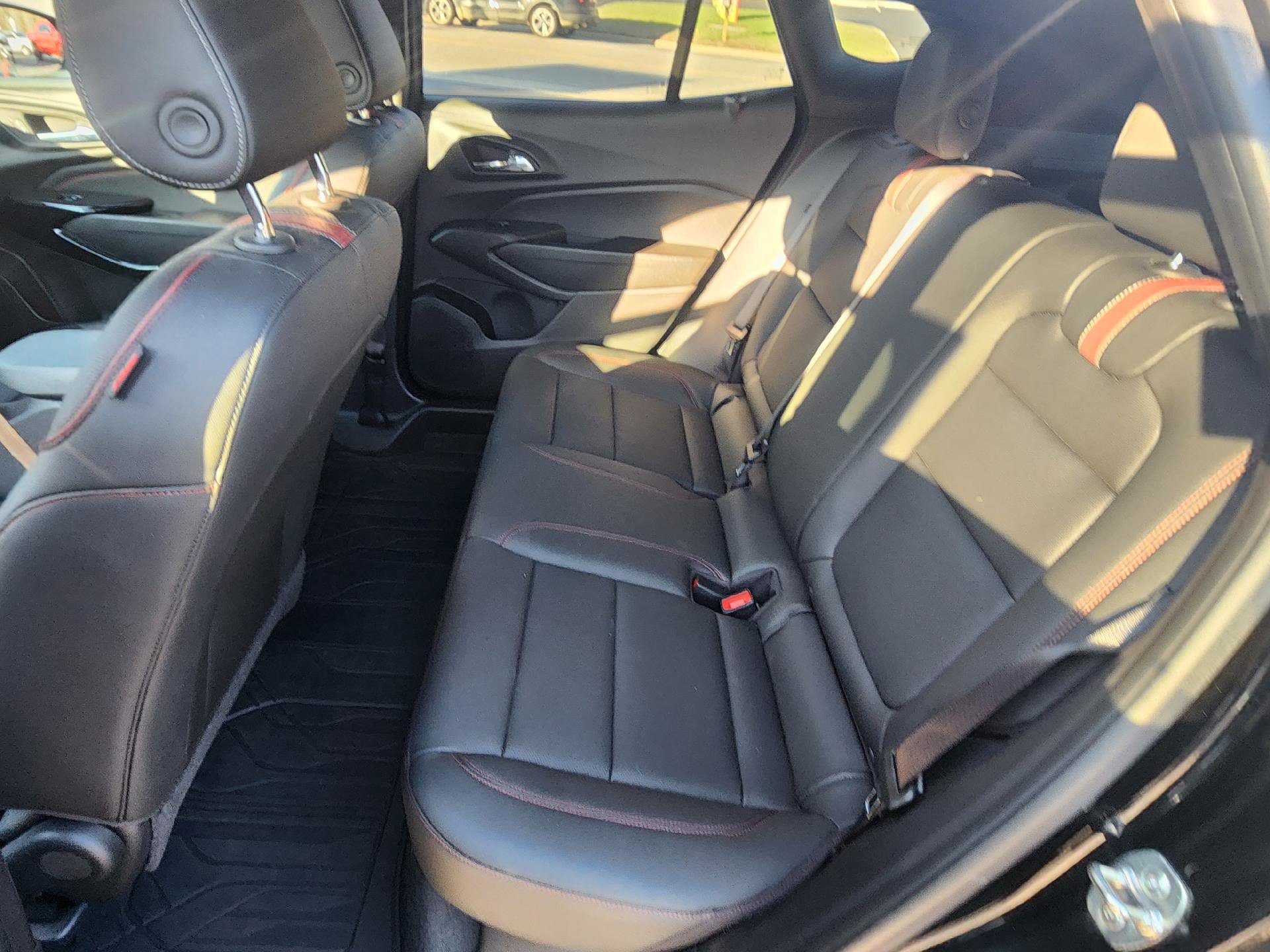 Used 2025 Chevrolet Trax RS w/ Sunroof Package FWD image 9