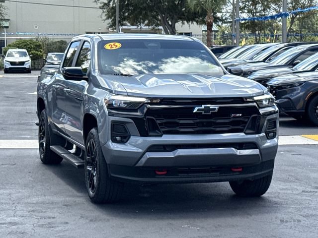 Used 2025 Chevrolet Colorado Z71 w/ Technology Package AWD/4WD image 3