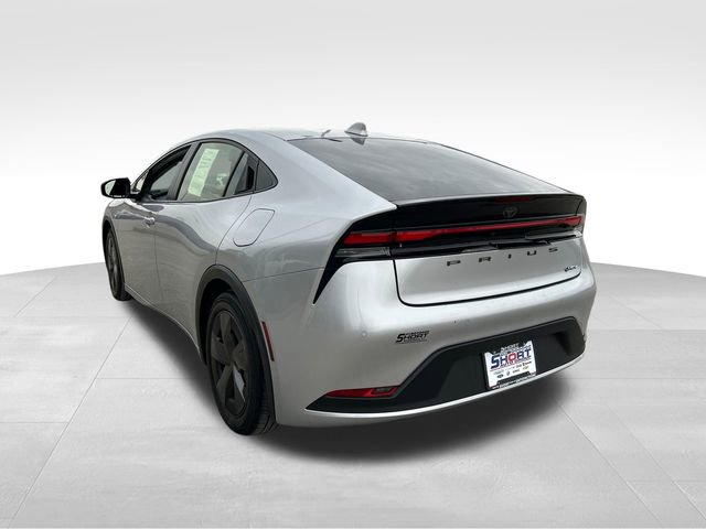 Used 2024 Toyota Prius LE FWD image 3