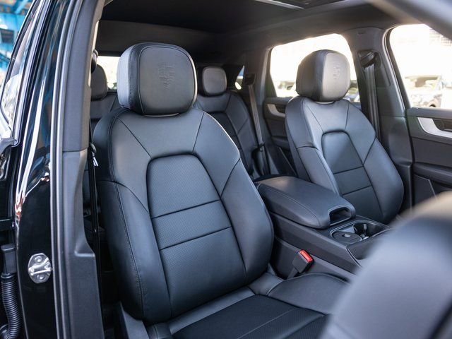Certified 2025 Porsche Cayenne image 52