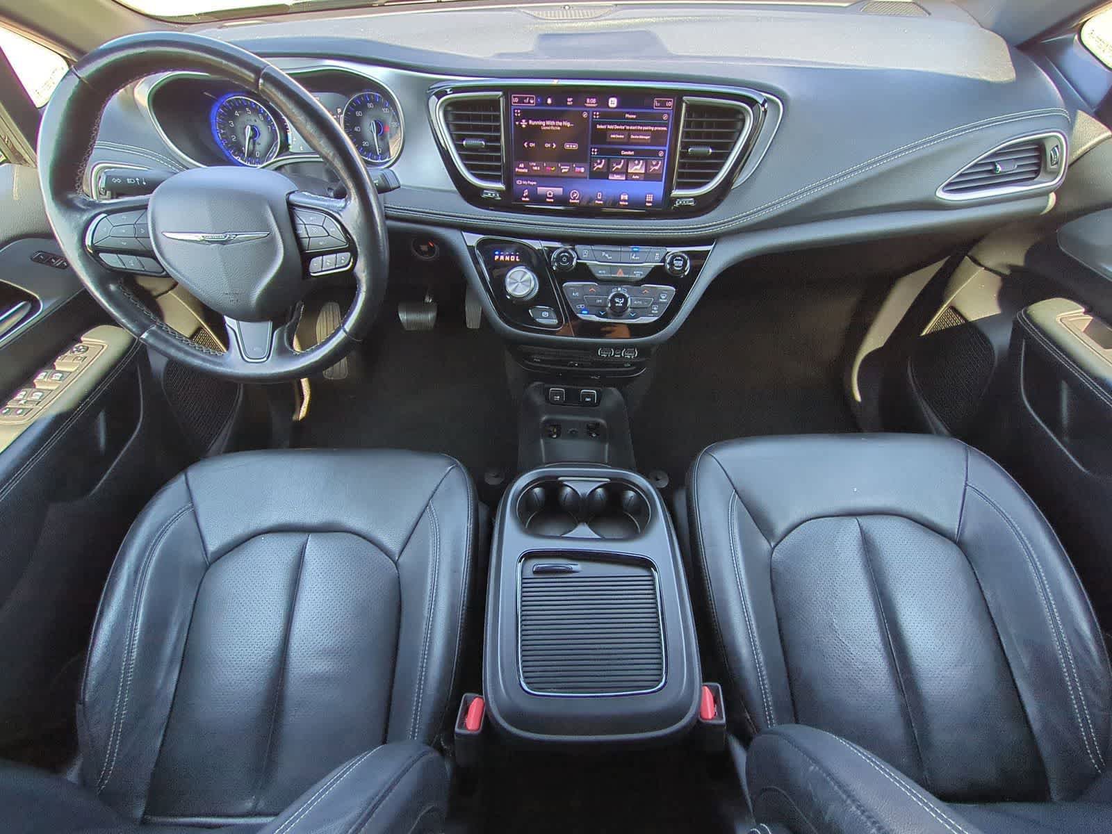 Used 2021 Chrysler Pacifica Touring-L w/ Uconnect Theater Family Group AWD/4WD image 15