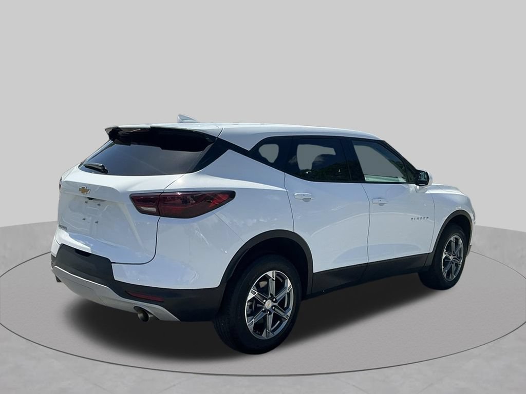 Used 2024 Chevrolet Blazer LT FWD image 11
