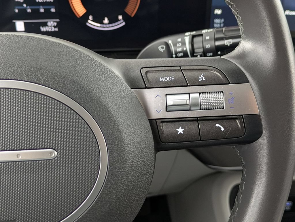 Used 2025 Hyundai Kona SEL FWD image 36
